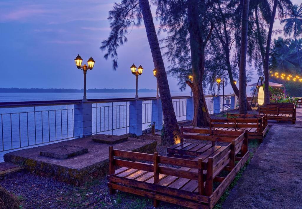 Blu Missel By The River Ribandar Экстерьер фото