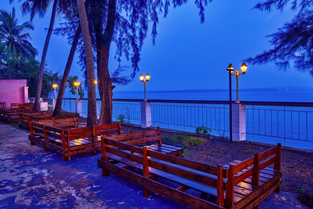 Blu Missel By The River Ribandar Экстерьер фото